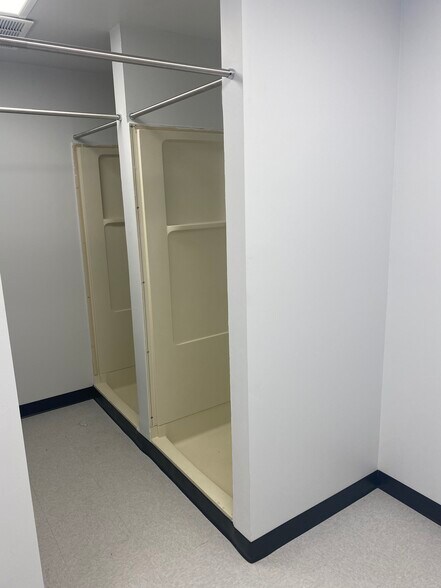 More Photos Of 10450 Corporate Dr, Sugar Land Manufacturing For Sale