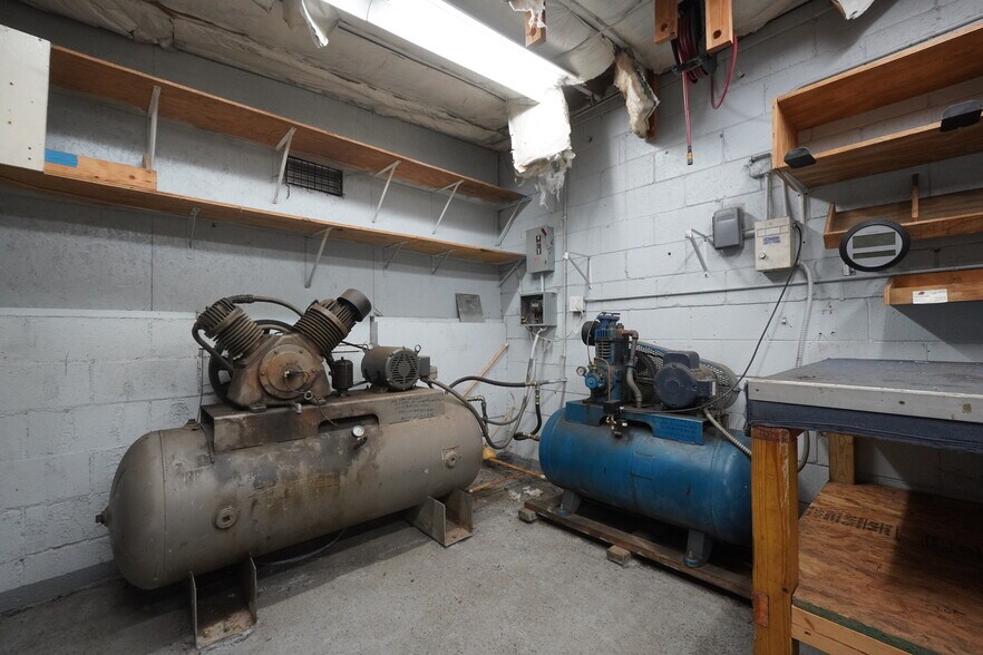 More Photos Of 5948 Homestead Rd, Rex Flex For Sale