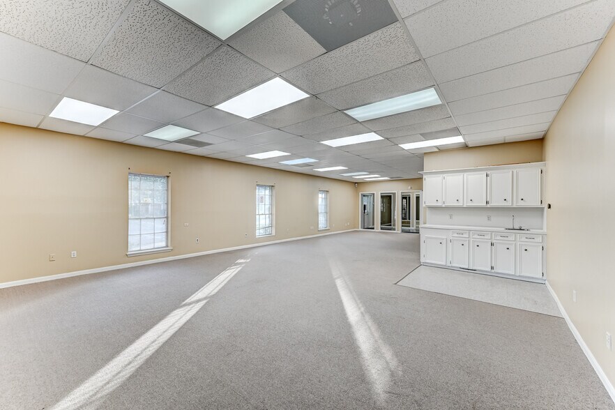 More Photos Of 14741 Pebble Bend Dr, Houston Loft Creative Space For Lease