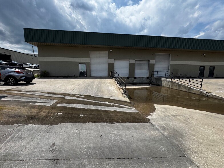 More Photos Of 1210-1212 NW Valley Ridge Dr, Grain Vly, Grain Valley Warehouse For Lease