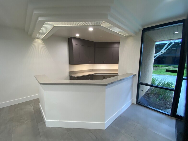 More Photos Of 23293 S Pointe Dr, Laguna Hills Medical For Lease