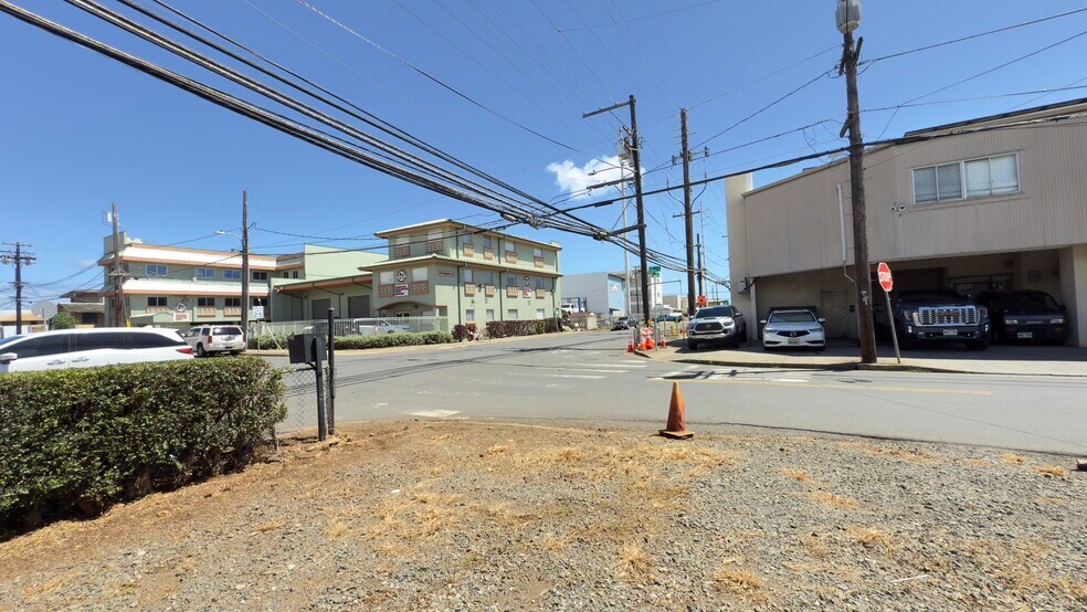 More Photos Of 524 Mokauea St, Honolulu Warehouse For Lease