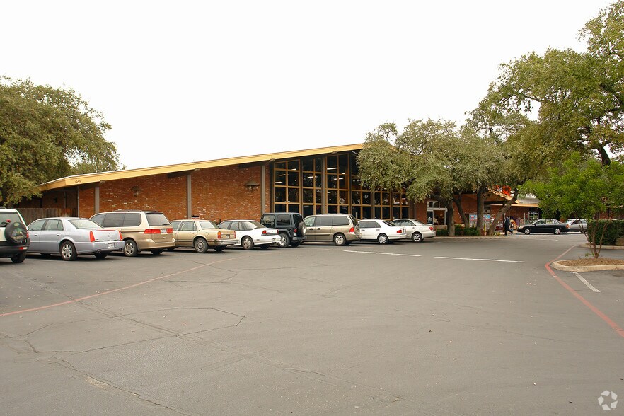 More Photos Of 1955 Nacogdoches Rd, San Antonio Unknown For Lease