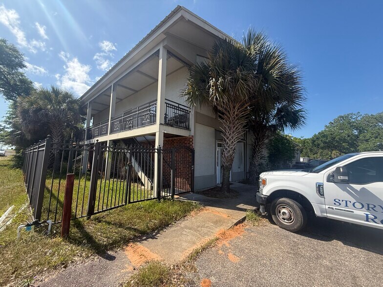 More Photos Of 3003 E St, Pensacola Manufacturing For Lease