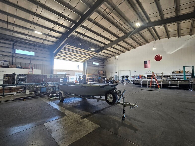 More Photos Of 340 SE Logsden St, Bend Warehouse For Lease