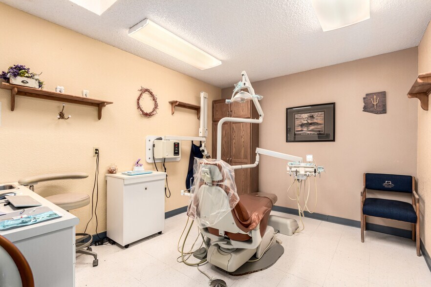 More Photos Of 633-705 E Wilcox Dr, Sierra Vista Medical For Sale