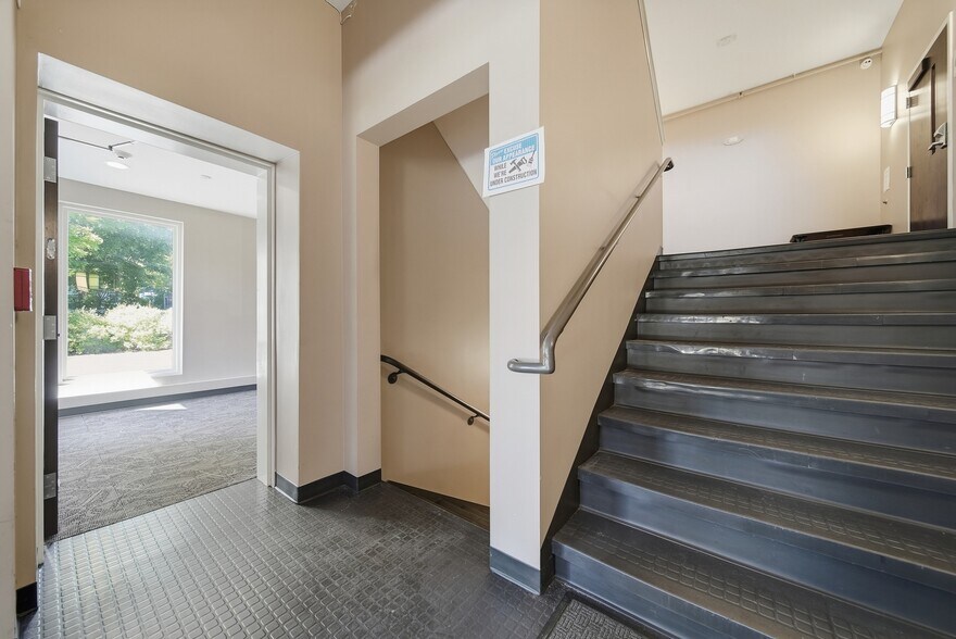 More Photos Of 11 Eldridge St, Lebanon Office For Lease