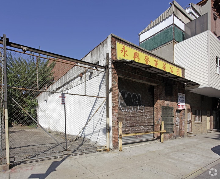 Primary Photo Of 408 Berry st, Brooklyn Warehouse For Sale