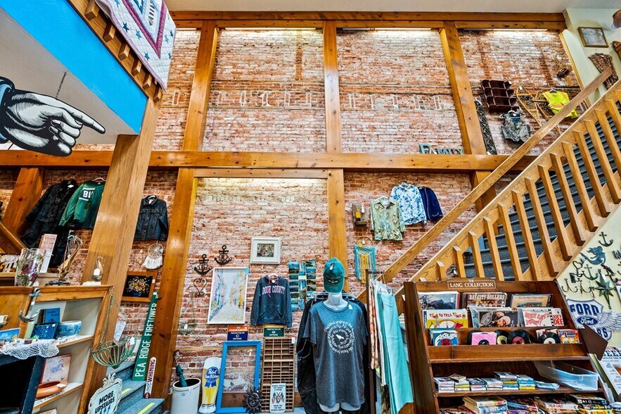 More Photos Of 147 N 3rd Ave, Sturgeon Bay Restaurant For Sale