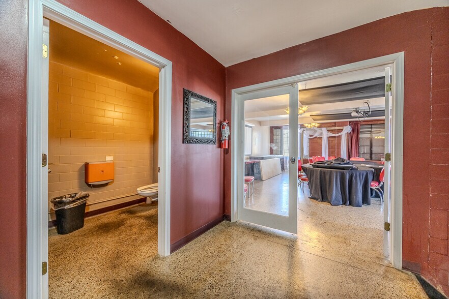 More Photos Of 201 W Commercial St, Lebanon Office For Sale