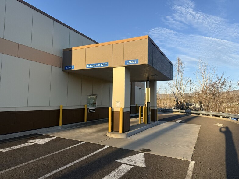 More Photos Of 636 N Main St, Phoenix General Retail For Lease