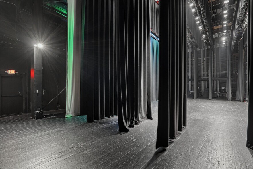 More Photos Of 804 Russell Palmer Rd, Kingwood Theater Concert Hall For Sale