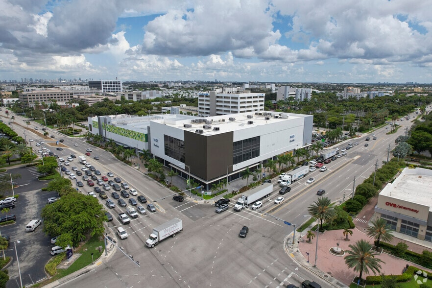 More Photos Of 8700 NW 36th St, Doral Department Store For Lease