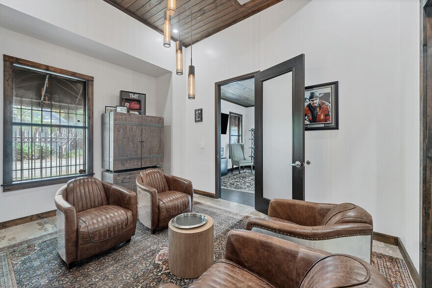 More Photos Of 1717 E 5th Ave, Tampa Warehouse For Sale