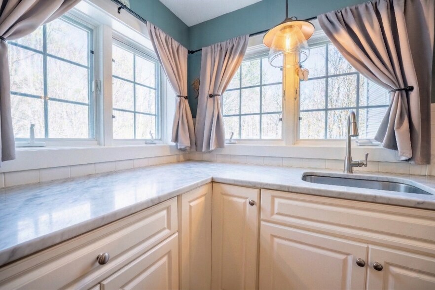 More Photos Of 2 River Rd, Cape Neddick Hospitality For Sale