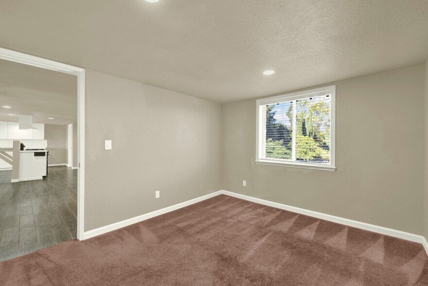 More Photos Of 124 S Porter Rd, Dixon Service For Sale