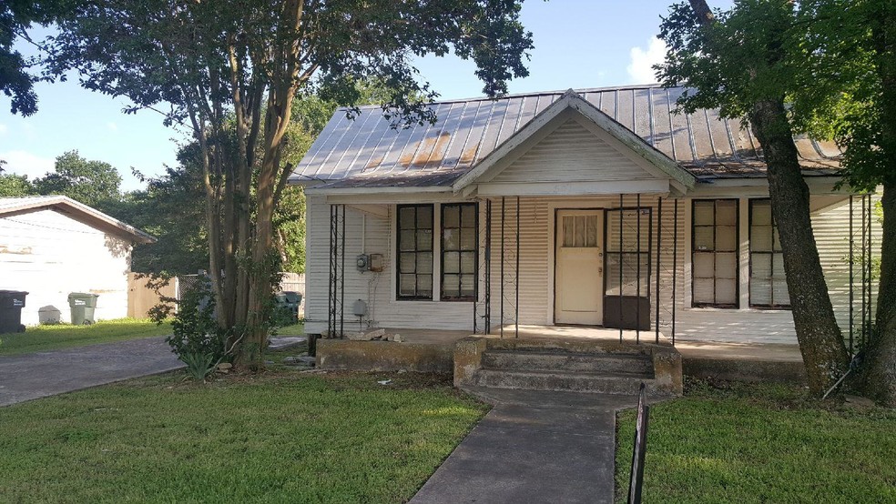 Primary Photo Of 601 W Center St, Kyle Coworking Space