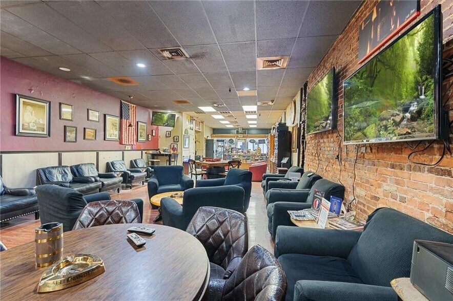 More Photos Of 960 W Hamilton St, Allentown Storefront Retail Residential For Lease