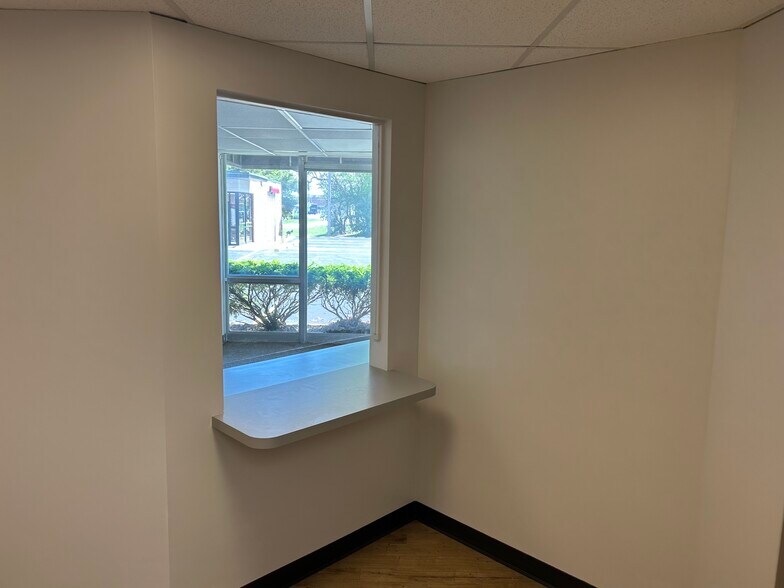 More Photos Of 9719 Olive Blvd, Olivette Medical For Lease