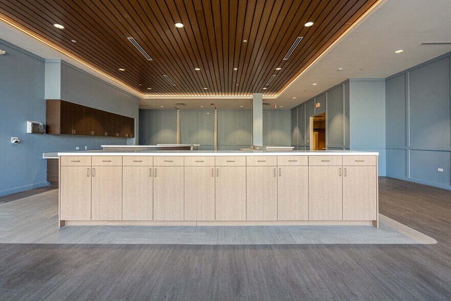 More Photos Of 456 Nelson Rd, New Lenox Freestanding For Lease