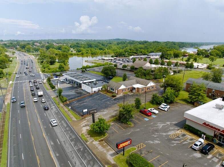 More Photos Of 177 W Main St, Hendersonville Land For Lease