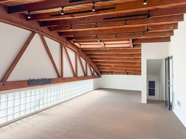 More Photos Of 6819 West Blvd, Inglewood Warehouse For Lease