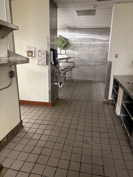 More Photos Of 4925 N Academy Blvd, Colorado Springs General Retail For Sale