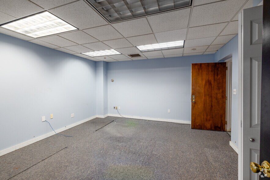More Photos Of 650 Franklin Ave, Hartford Manufacturing For Sale