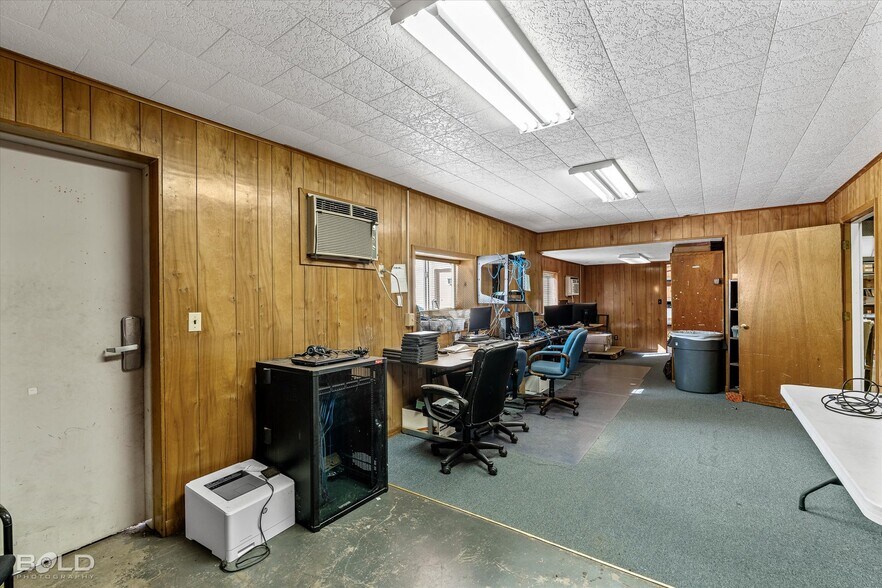 More Photos Of 523 Oxford Rd, Mansfield Office For Sale