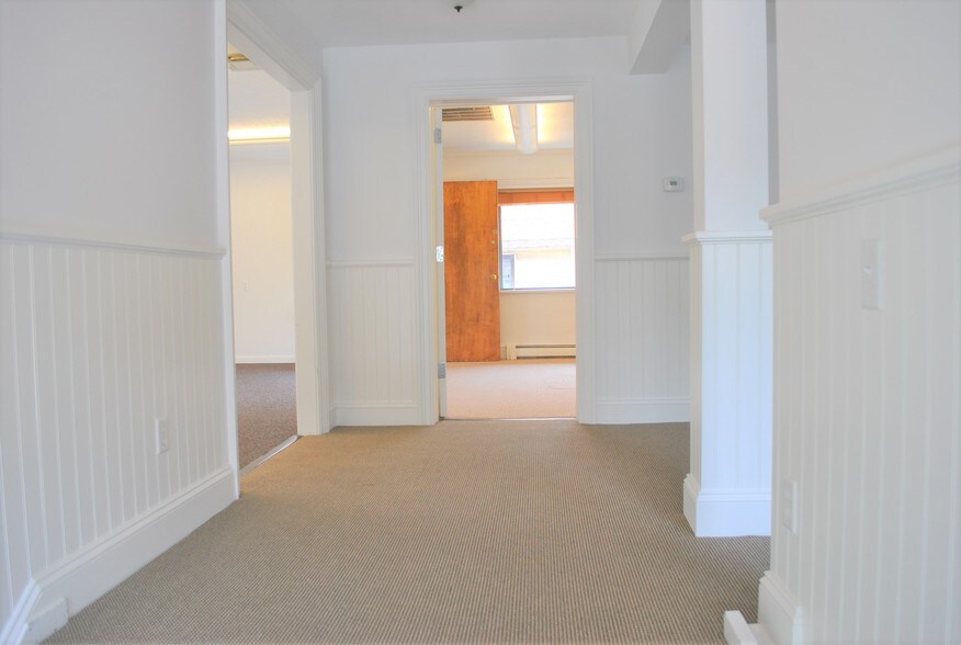 More Photos Of 31 Saint Roch Ave, Greenwich Office Residential For Lease
