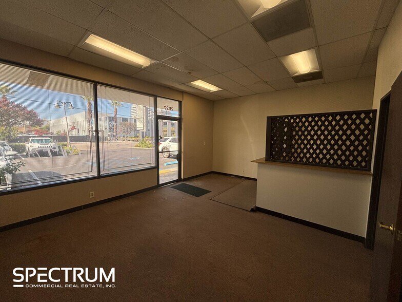 More Photos Of 21101-21163 Victory Blvd, Canoga Park Storefront Retail Office For Lease