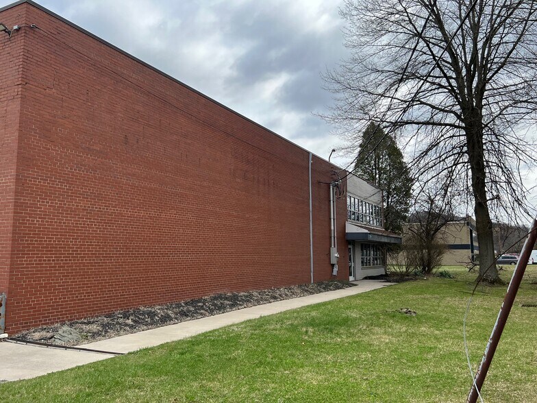 More Photos Of 495 Nixon Rd, Cheswick Manufacturing For Lease