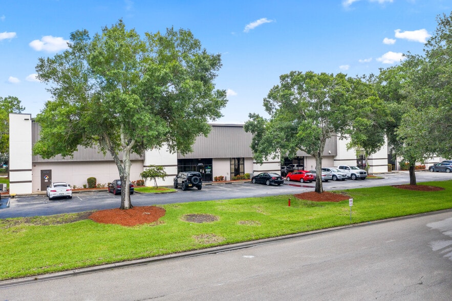 More Photos Of 4356 Fortune Pl, West Melbourne Flex For Lease