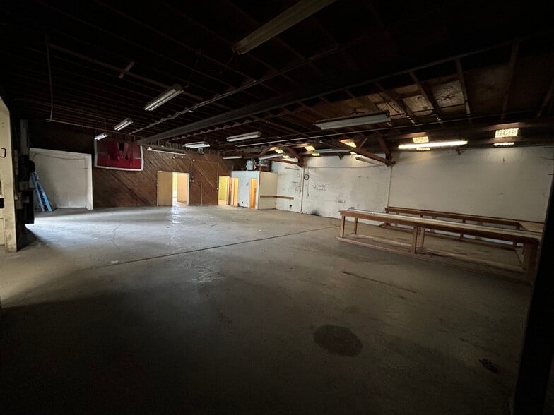 More Photos Of 227 Commission St, Salinas Showroom For Sale