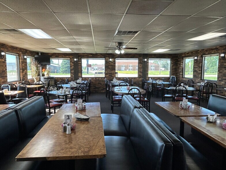 More Photos Of 1110 E 4th St, Ainsworth Restaurant For Sale