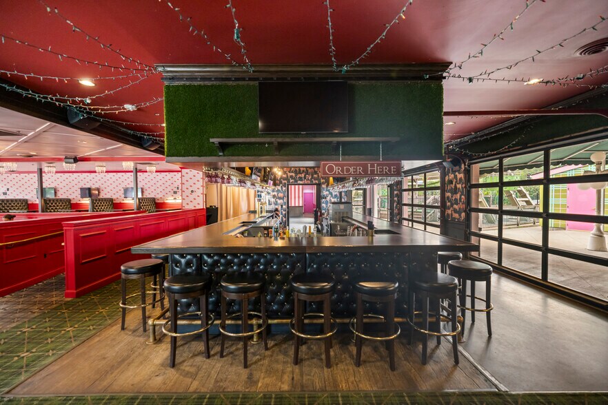 More Photos Of 2501 & 2519 Marshall St NE, Minneapolis Restaurant For Sale