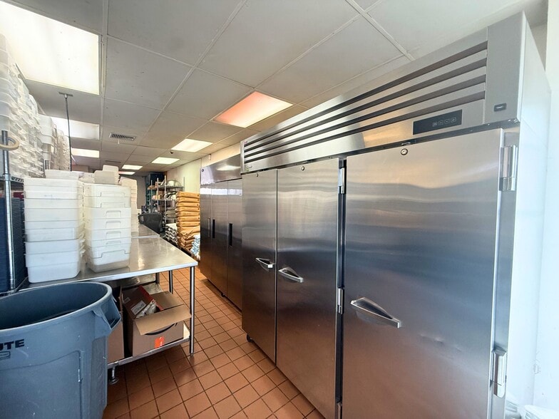 More Photos Of 422 N La Cienega Blvd, West Hollywood Storefront For Lease