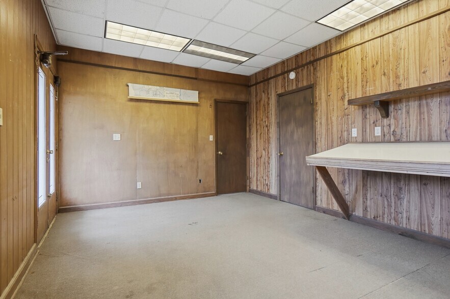 More Photos Of 401 Hodges Ave, Albany Industrial For Sale