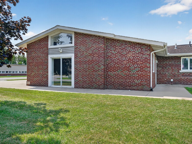 More Photos Of 200 S 4th St, Kawkawlin Assisted Living For Sale
