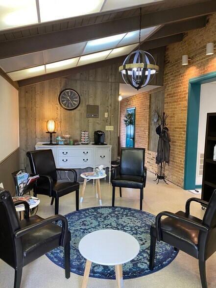 More Photos Of 509 S Market St, Frederick Freestanding For Sale