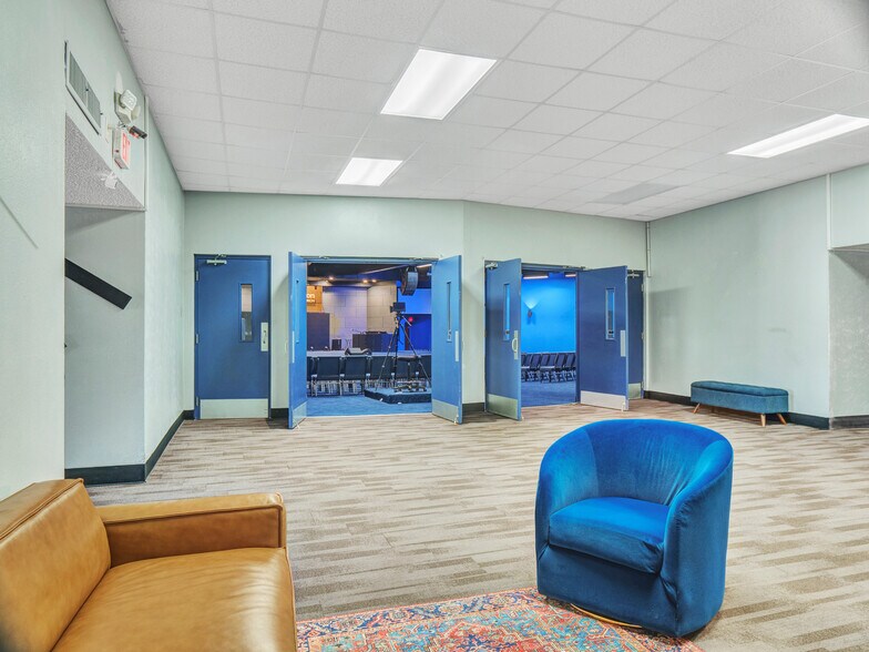 More Photos Of 824 W Pipeline Rd, Hurst Religious Facility For Sale