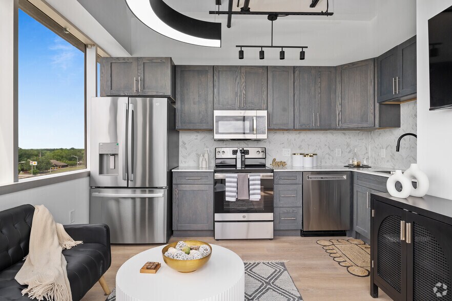 More Photos Of 671 S Perry St, Montgomery Apartments For Lease