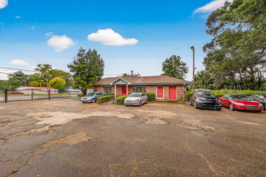 More Photos Of 1500 N Pace Blvd, Pensacola Freestanding For Sale