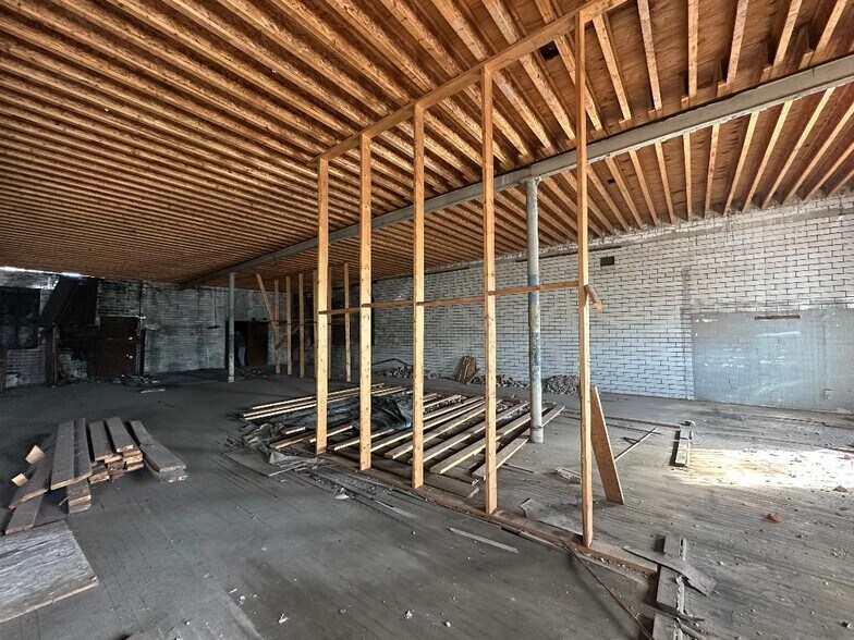 More Photos Of 512 E 47th St, Chicago Storefront Retail Office For Sale