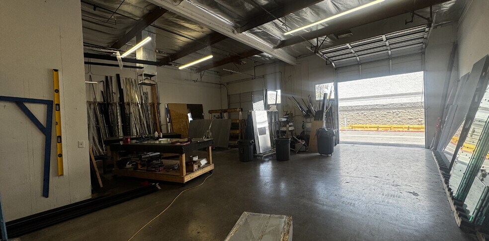 More Photos Of 2323 W Mescal St, Phoenix Research And Development For Lease