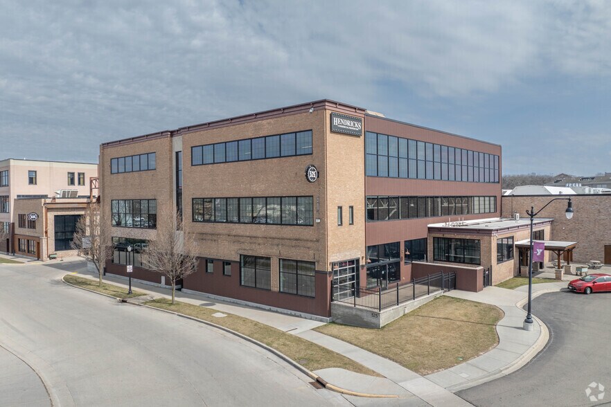 More Photos Of 525-705 3rd St, Beloit Office For Lease