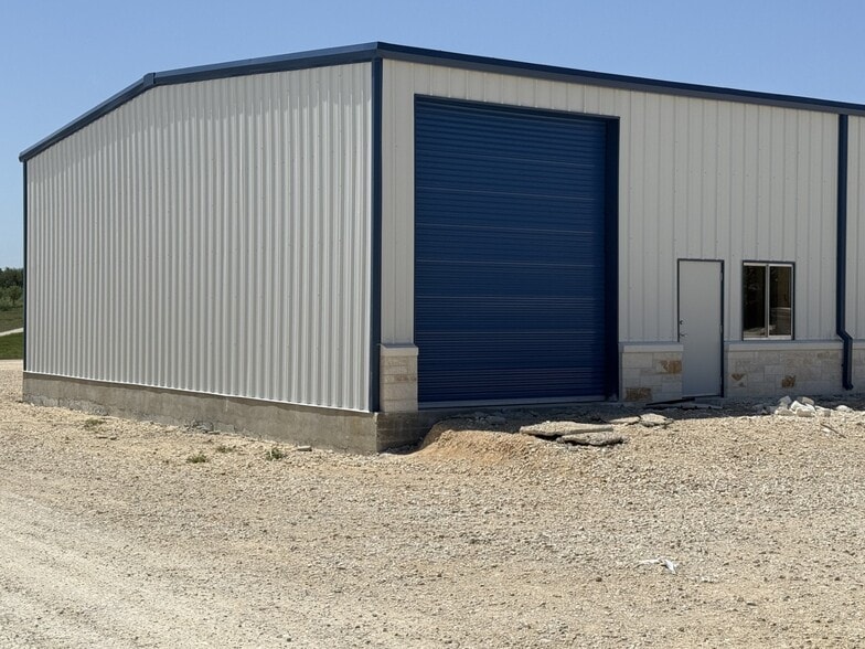 More Photos Of 8081 Old Bastrop Rd, New Braunfels Unknown For Lease