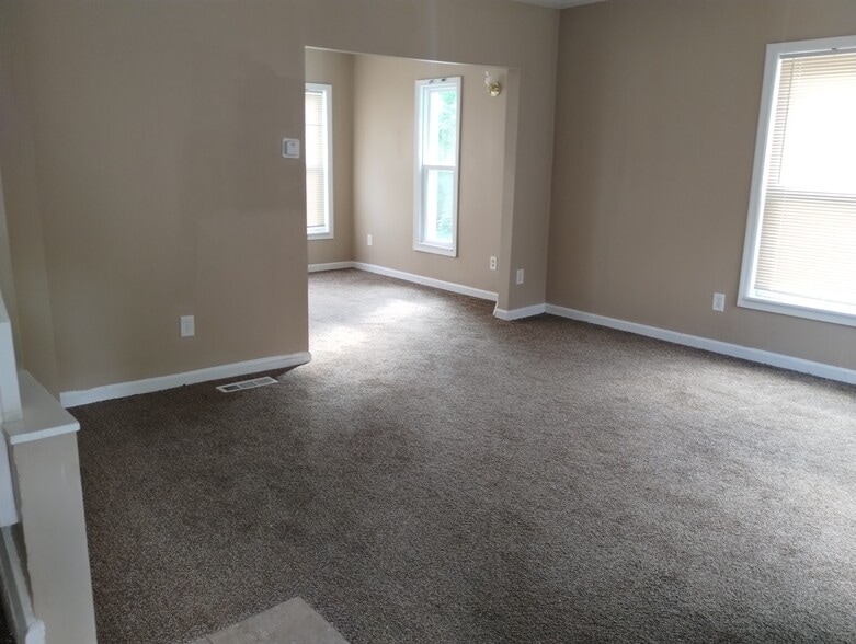 More Photos Of 25 Maynard Ct, Pontiac Apartments For Sale