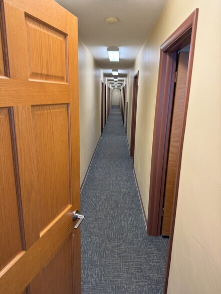 More Photos Of 2020 Starr Ave, Toledo Medical For Lease