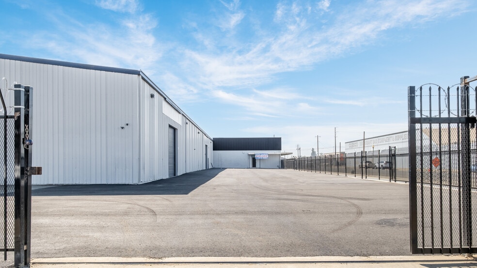 More Photos Of 2045 S Van Ness Ave, Fresno Warehouse For Lease